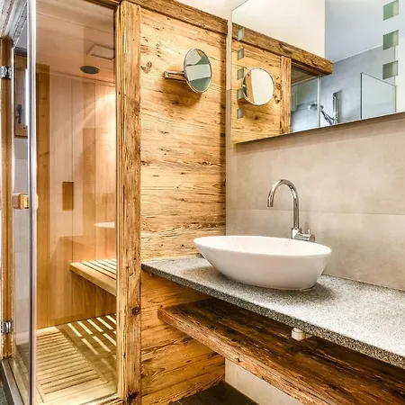 Uralp Royal By A-appartments *
